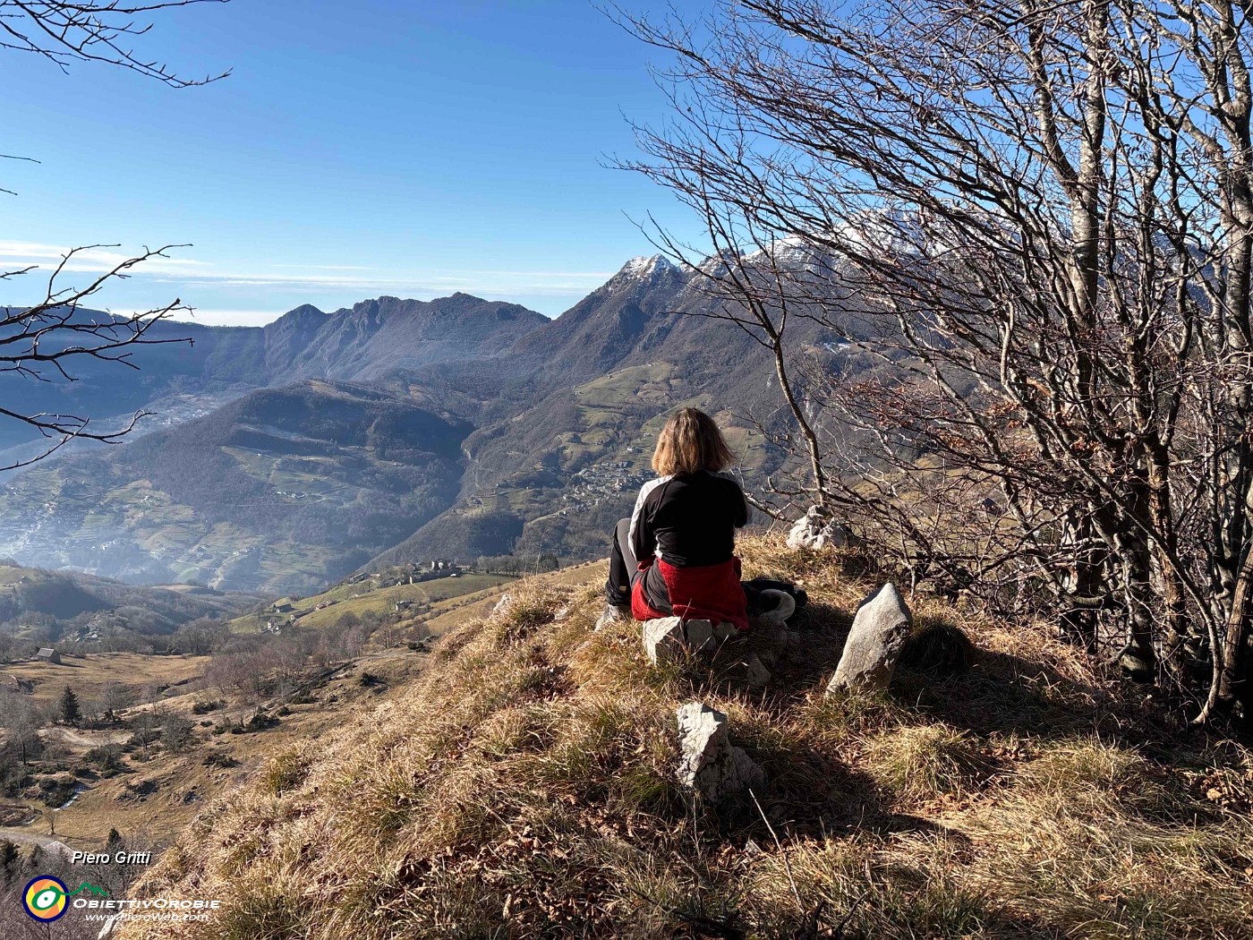 29 Cocuzzolo panoramico sulla Valle Imagna e verso il Resegone.jpg